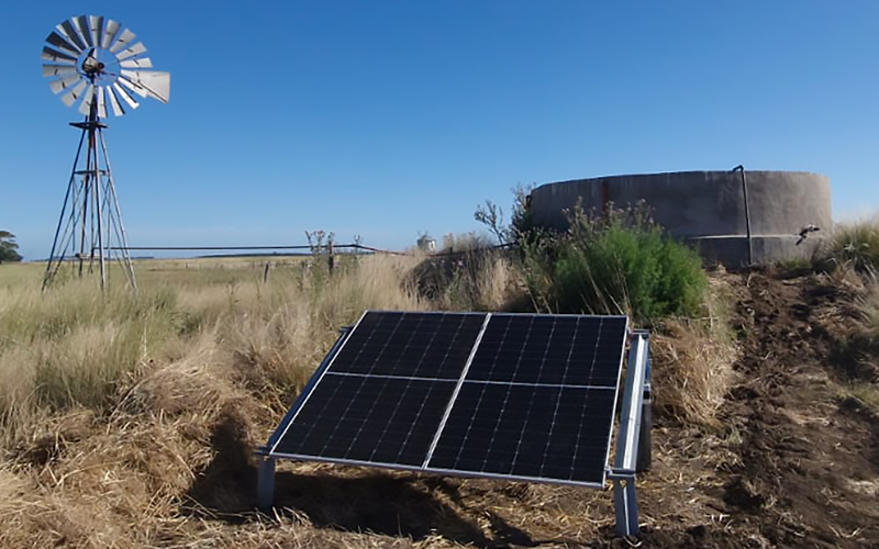 Bombeo solar con molino San Cayetano